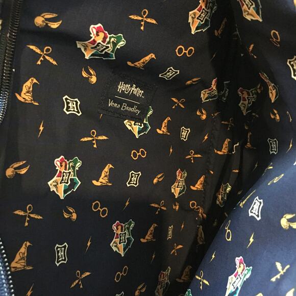 NWT Vera Bradley x Harry Potter Sling Backpack  home to hogwarts - Picture 9 of 9